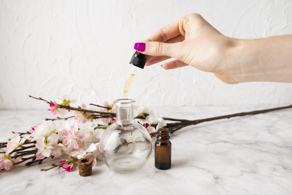 اسانس و عطر چه تفاوتی با هم دارند؟